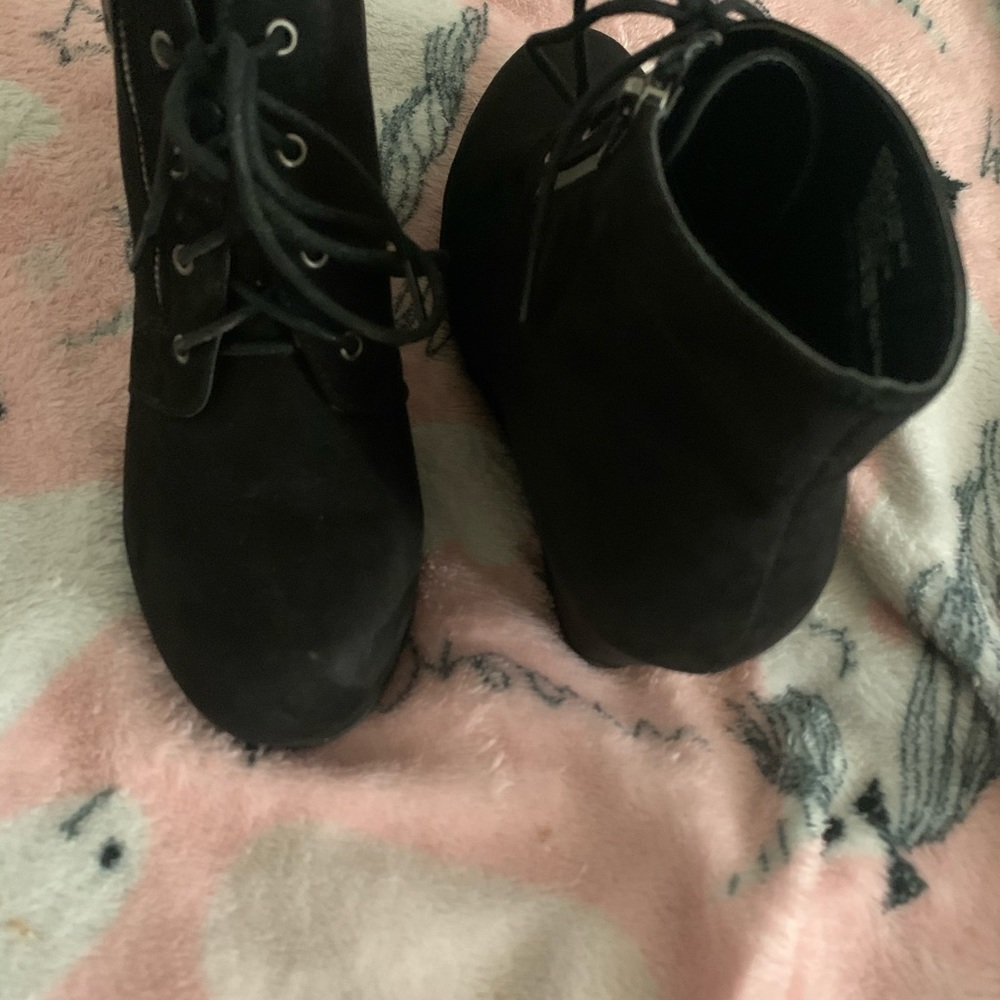 Black swayed wedges - Picture 3 of 3